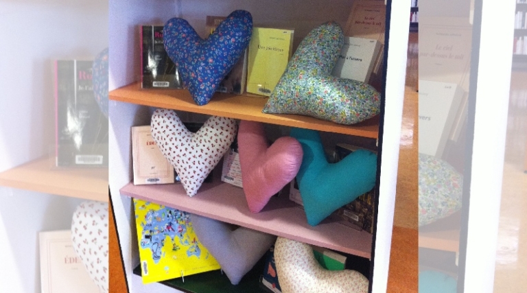 Coussin coeur médiathèque Coeur d'Essonne
