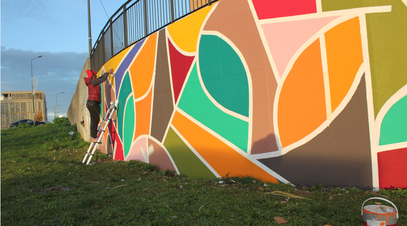 Le chantier de la fresque de Sifat à Grigny. Photo Élodie Vilatte - La Constellation