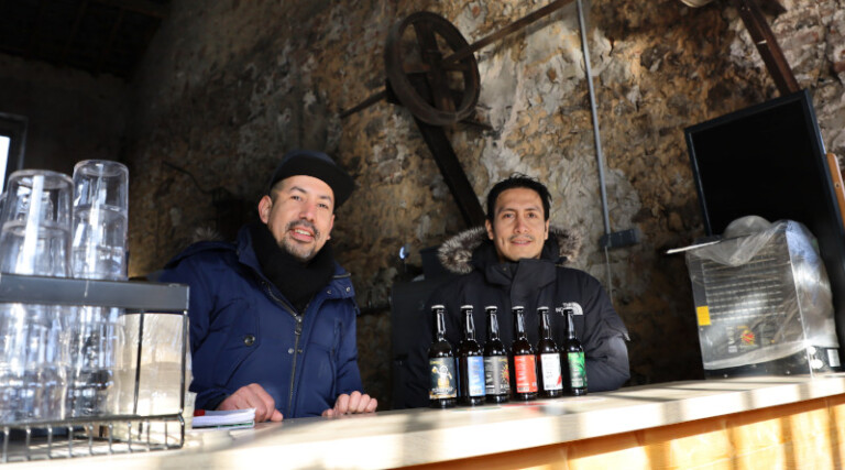 Alejandro et Eric, artisans brasseurs à Saint-Jean-de-Beauregard, Inkraft beer company. Photo LC-M'Essonne