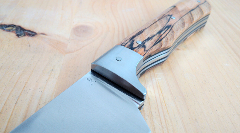 Les couteaux sont réalisés sur commande, selon les souhaits des clients. Photo Adrien Garcia
