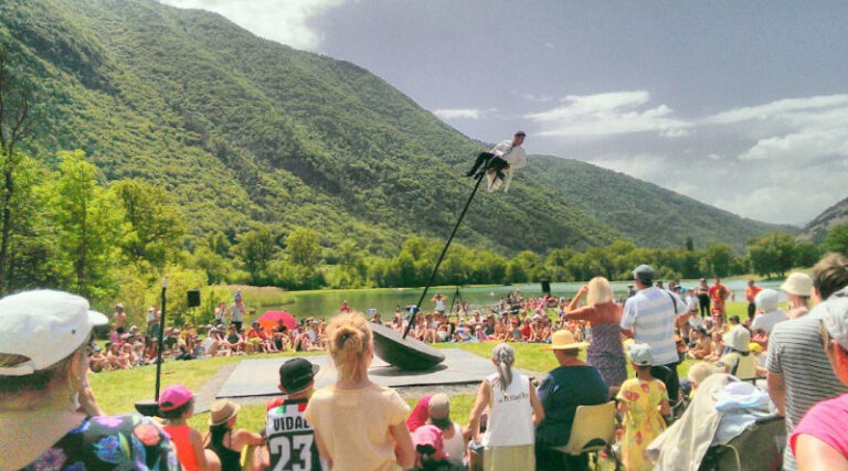 Abbéville-la-Rivière accueillera deux spectacles du festival de jour // de nuit. Photo (c) Zalem Delarbre