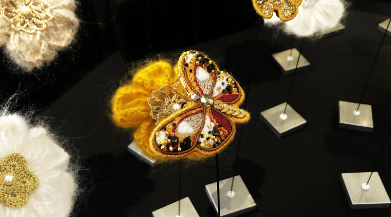 Broche papillon en broderie - Crédit AR M'Essonne