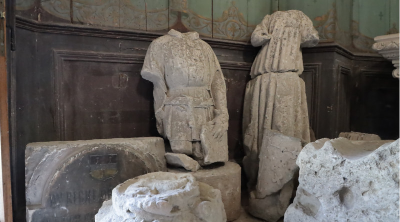 À sa démolition, le château a été éparpillé pour ses pierres, mais des statues et de nombreuses poteries, objets métalliques ou en cuir ont été retrouvés sur le site. Photos LC-M'Essonne