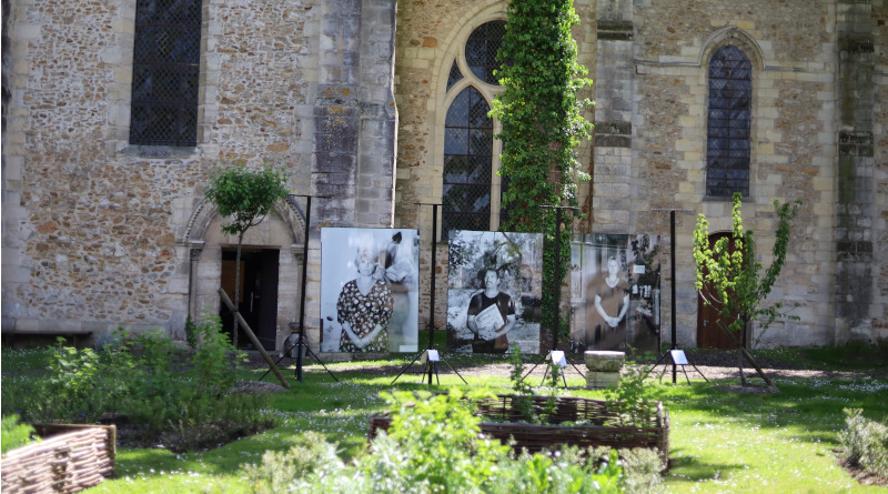 Les portraits de Ceux de Corbeil sont exposés en extérieur et en intérieur à la Commanderie Saint-Jean. Ils sont également visibles en extérieur aux Tarterêts. Photo (c) LC-M'essonne