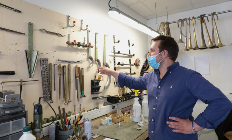 Adrien Jaminet dans son atelier de Brétigny-sur-Orge, en Essonne. Photo LC-M'Essonne