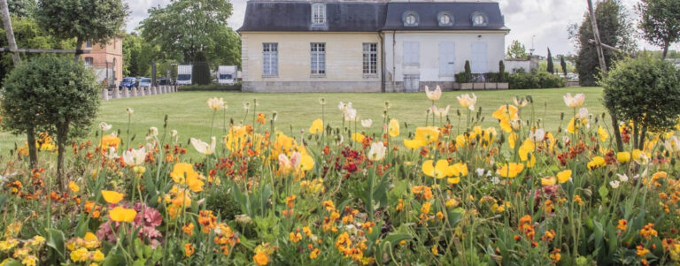 Sainte-Geneviève-des-Bois, seule ville 4 fleurs de l'Essonne. Photo (c) SGDB