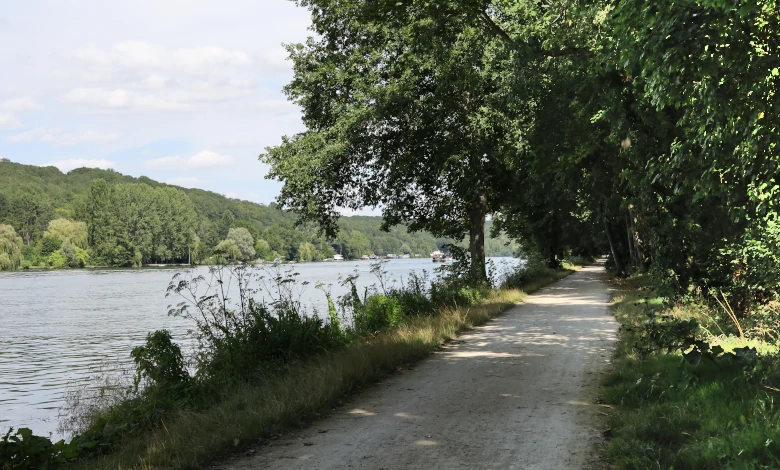 Balade en vélo le long d e a Seine à Corbeil-Essonnes. Photo LC-M'Essonne