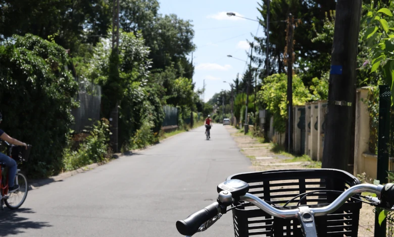 Passage dans un quartier très calme de la ville où la circulation automobile est quasi inexistante, avant de rejoindre la Seine. Photo LC-M'Essonne