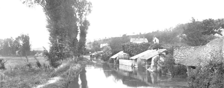 Photo ancienne des bords de l'Orge à Dourdan. Crédits : musée du château de Dourdan