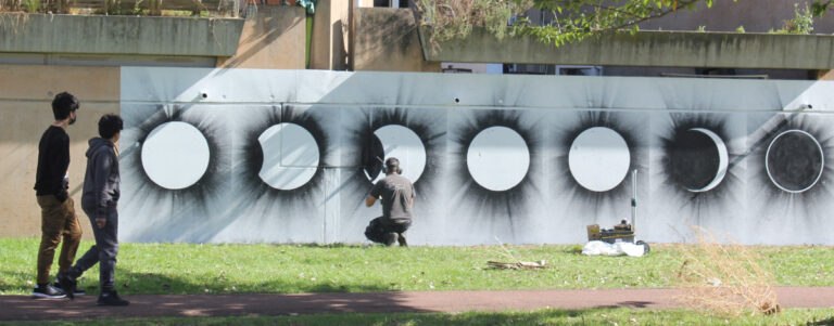 Fresque à Évry réalisée par Yann l'Outsider. Photo (c) La Constellation