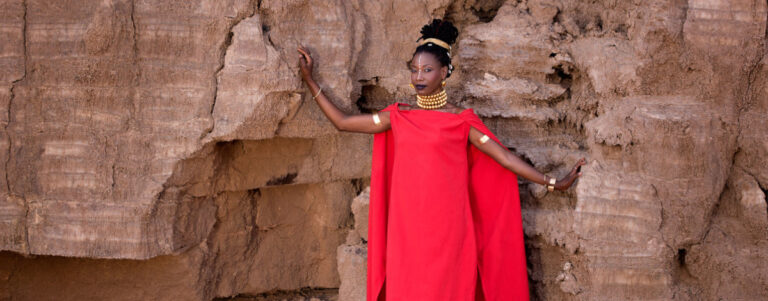 Fatoumata Diawara, marraine du festival EM Fest. Photo Aida Muluneh