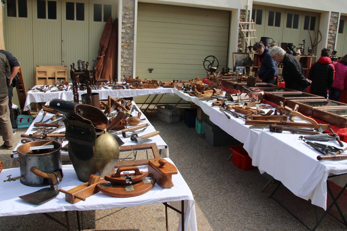 Le marché de la foire à l'outil du 1er mai 2019 à Bièvres