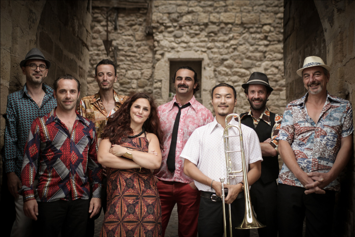 Le festival débutera au rythme de la salsa de Ida y vuelta. 