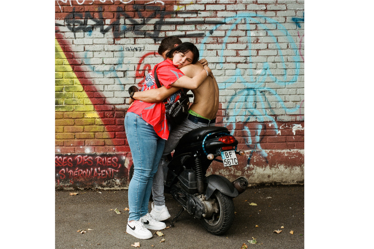 Un jeune couple de Corbeil-Essonnes par Sandra Mehl, photographe en résidence pour L'oeil urbain. Crédit photo Sandra Mehl