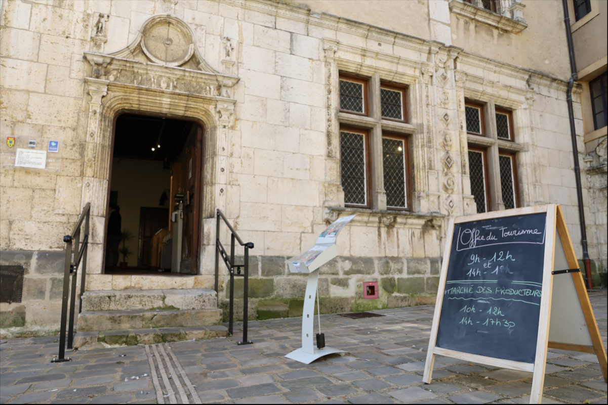 Marché de producteurs locaux à l'office de tourisme d'Étampes. Photo LC-M'Essonne