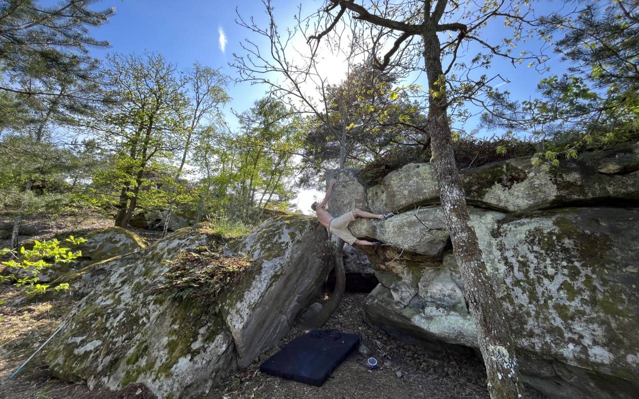 grimpeur-bloc-escalade-milly-la-forêt